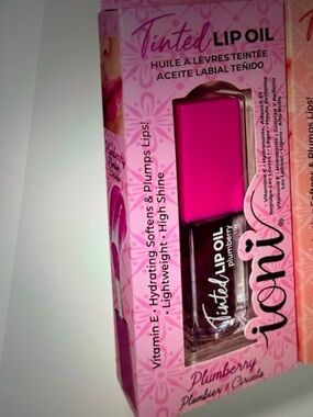 Ioni Tinted Lip Oil in Plumberry - Sheer Pink Shine